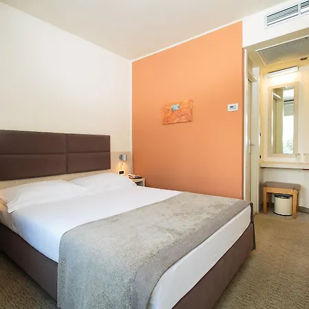 Hotel Mediteran Plava Laguna 3*