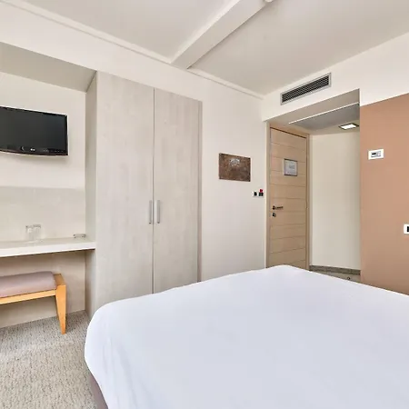 Mediteran Plava Laguna 3* 波雷奇