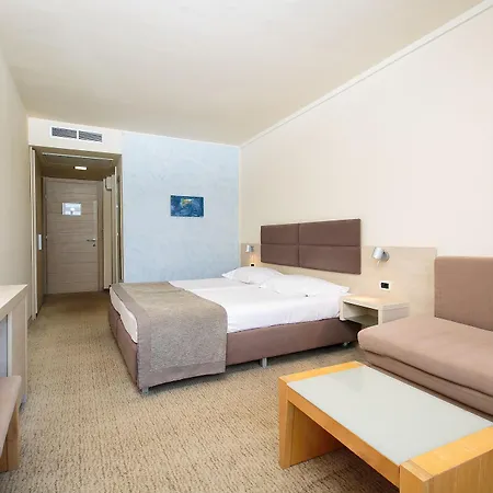 Hotel Mediteran Plava Laguna 3*