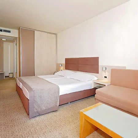 Mediteran Plava Laguna Szálloda