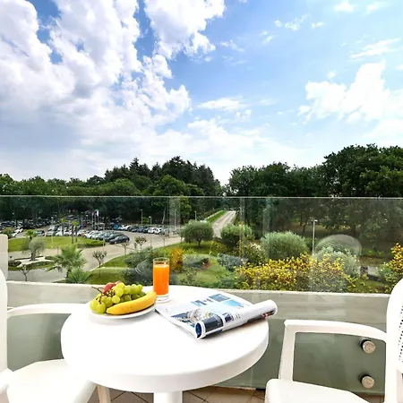 Mediteran Plava Laguna Hotell 3*