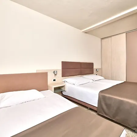 Mediteran Plava Laguna Hotell