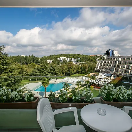 Mediteran Plava Laguna Hotell 3*