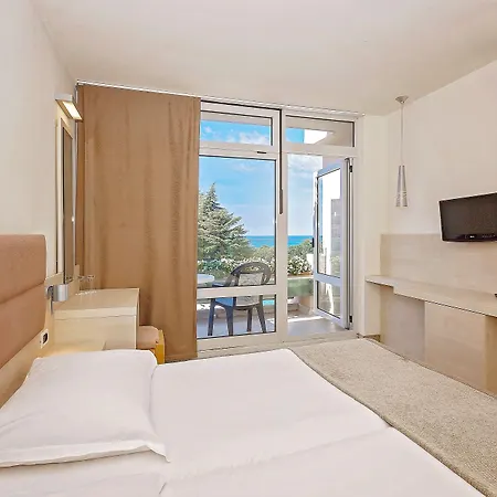 Mediteran Plava Laguna Hotell