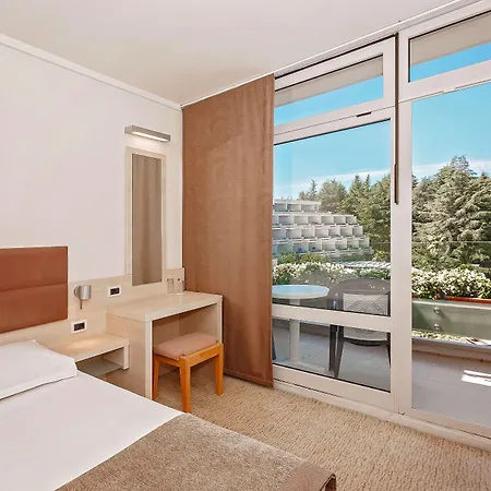 Mediteran Plava Laguna Hotell 3*