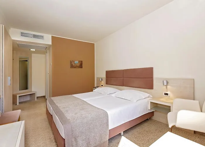 Mediteran Plava Laguna Otel 3*