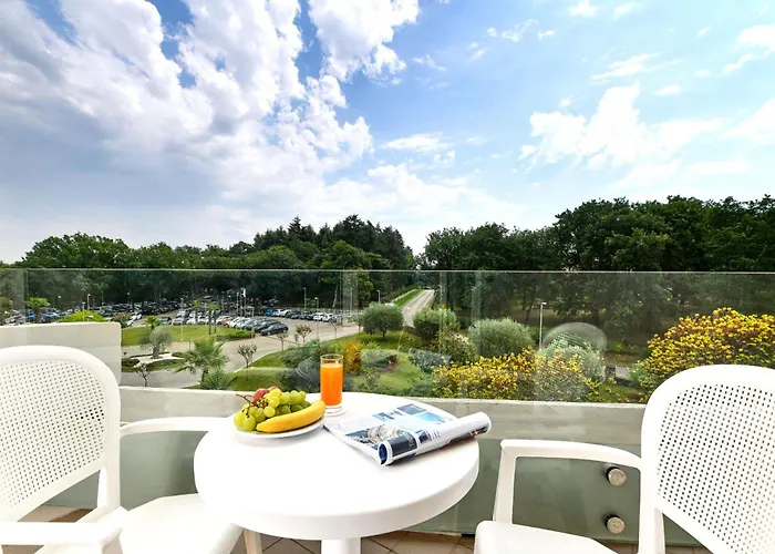 Mediteran Plava Laguna Otel 3*