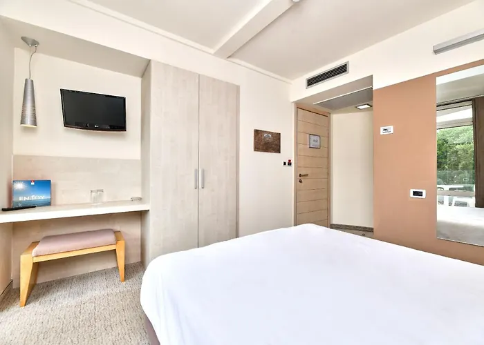 Mediteran Plava Laguna 3* 波雷奇