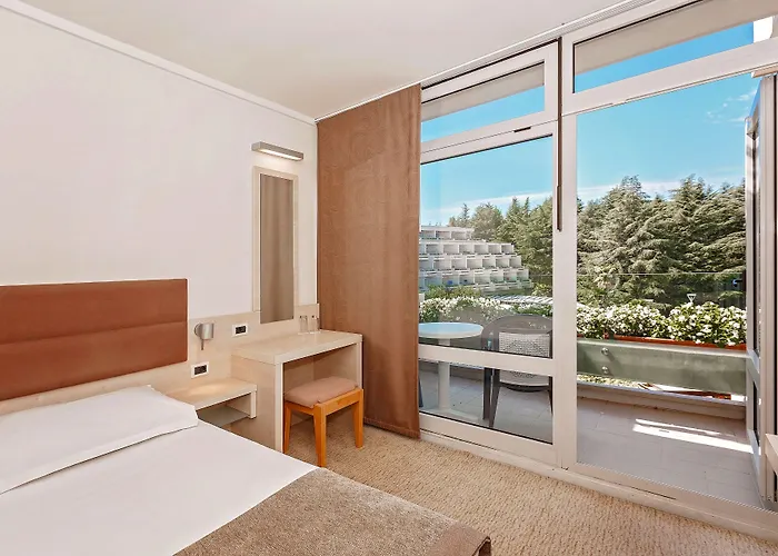 Mediteran Plava Laguna Otel 3*