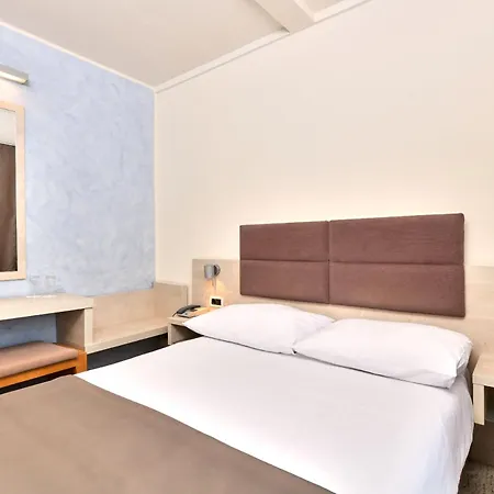 Mediteran Plava Laguna 3*